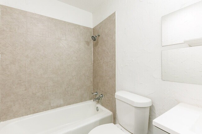 Building Photo - Updated 4 bedroom close to LCU and Tech