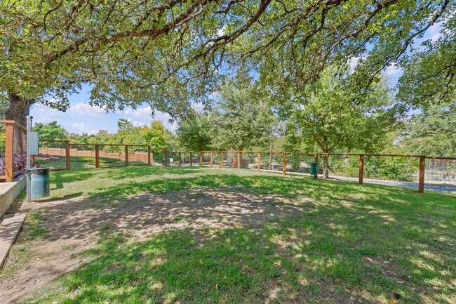 Building Photo - 801 N Bluff Dr