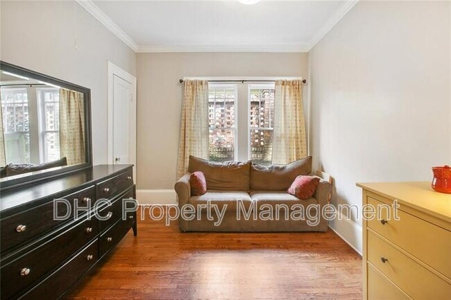 Building Photo - 939 Euclid Ave NE
