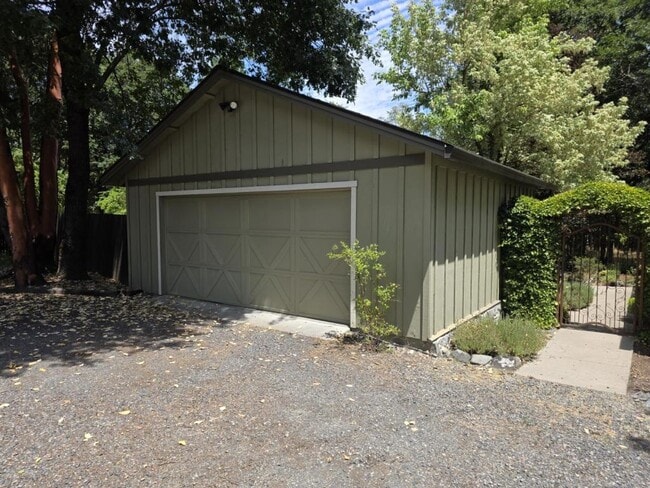 Building Photo - 444 Sheraton Dr