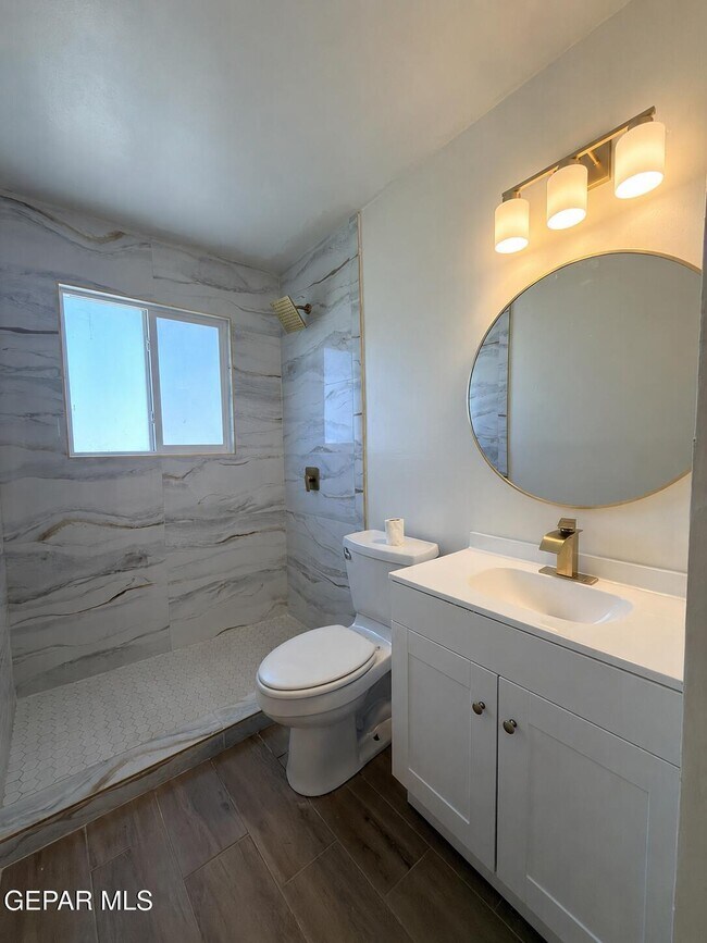 Building Photo - 7605 Parkland Dr