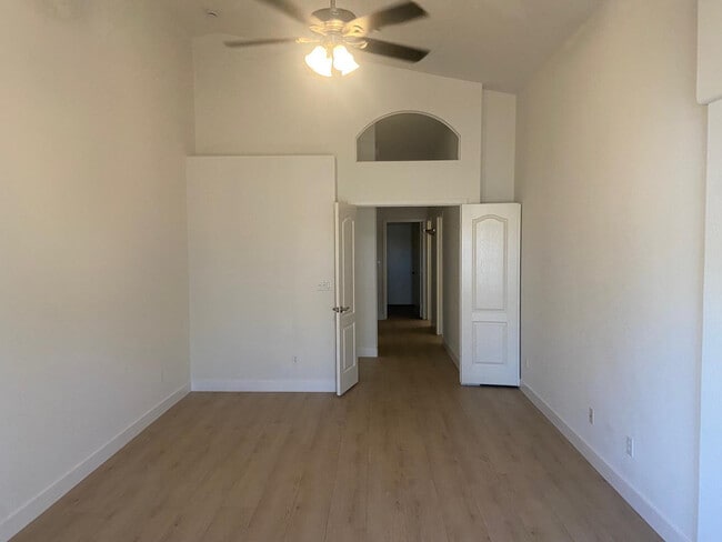 Building Photo - 8122 E Theresa Dr