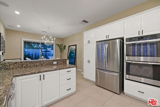 Building Photo - 4 Cartier Ct