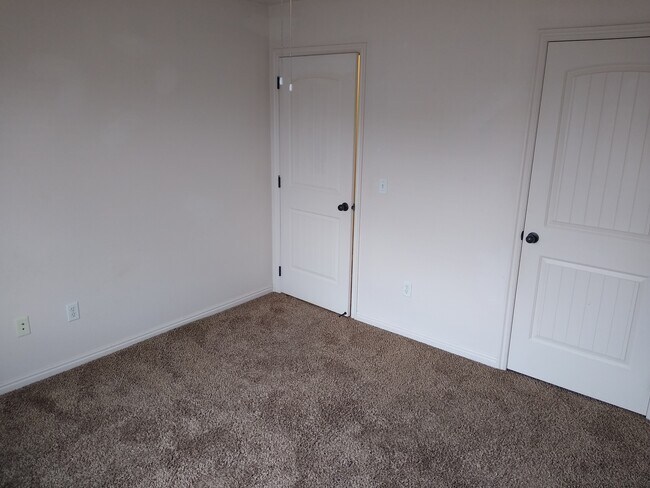 Building Photo - 77 N 4250 W