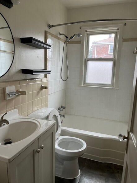 Building Photo - 1506 Chandler Ave