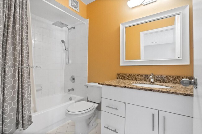 Building Photo - 2082 Madeira Dr