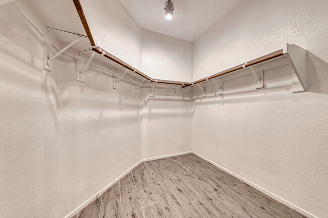 Building Photo - 673 Peachy Canyon Cir