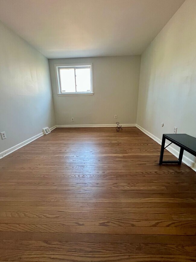 Building Photo - 7201 Devon St