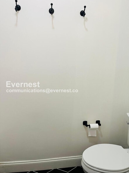 Building Photo - 2913 Davis Ave