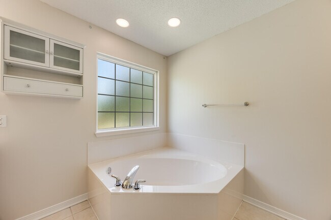 Building Photo - 4555 Wolf Track Ridge