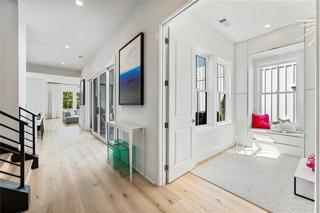 Building Photo - 6715 Halcyon Way