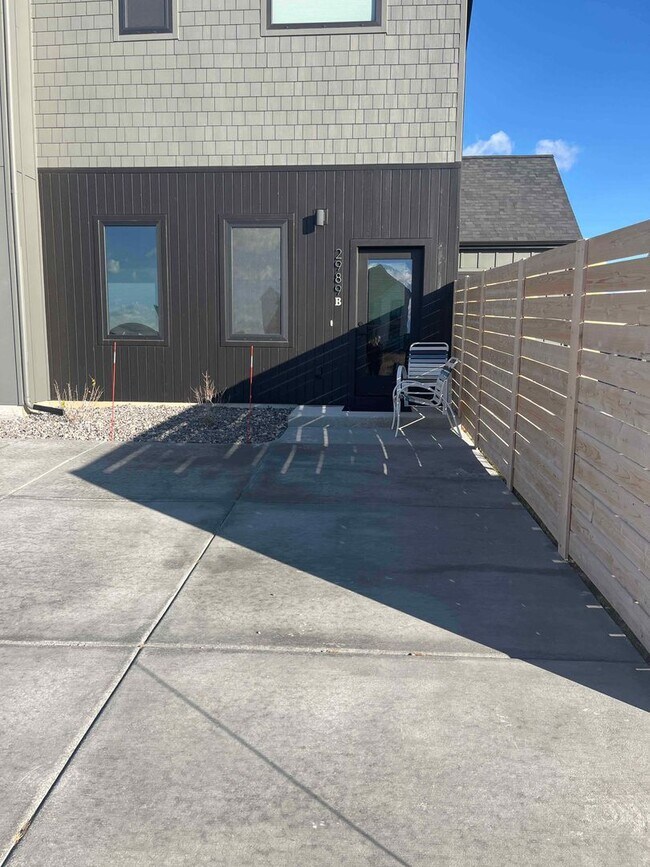 Building Photo - 2989 S 30th Ave