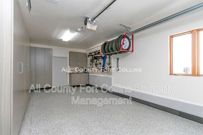 Building Photo - 6009 Hillside Dr