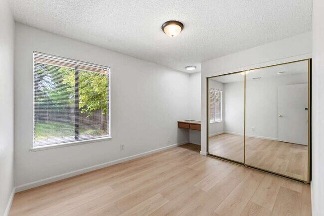 Building Photo - 101 Claim Ct