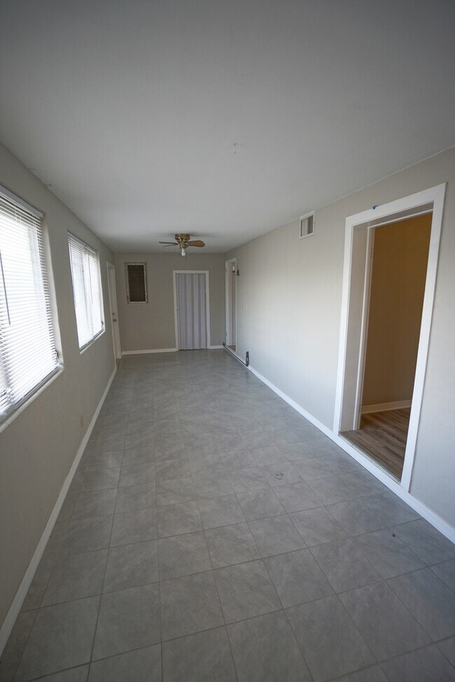 Building Photo - Charming 3/2 home in South Tampa