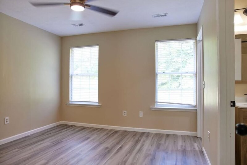 Building Photo - 111 Lora Ln