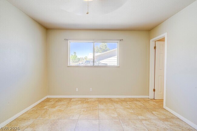 Building Photo - 3990 E Syracuse Dr