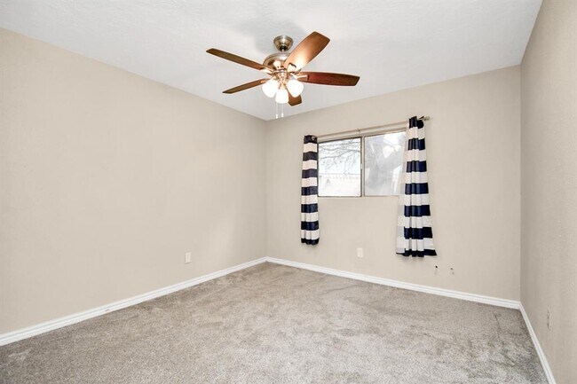 Building Photo - 1207 Martingale Ct