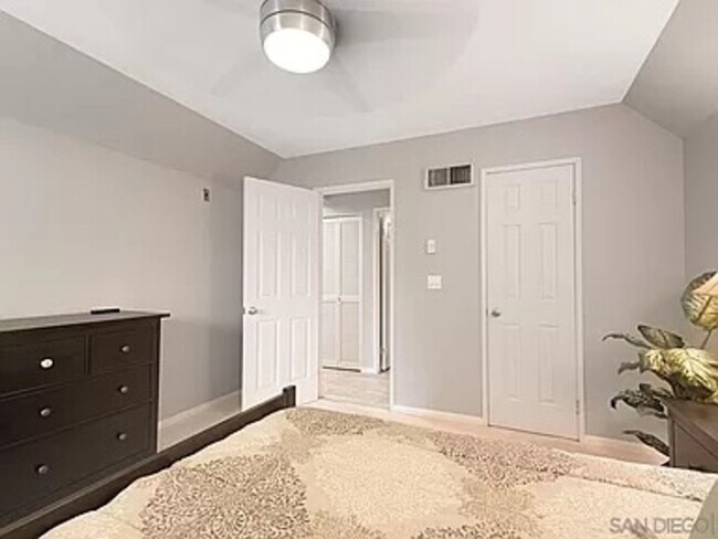 Building Photo - 3440 Lebon Dr