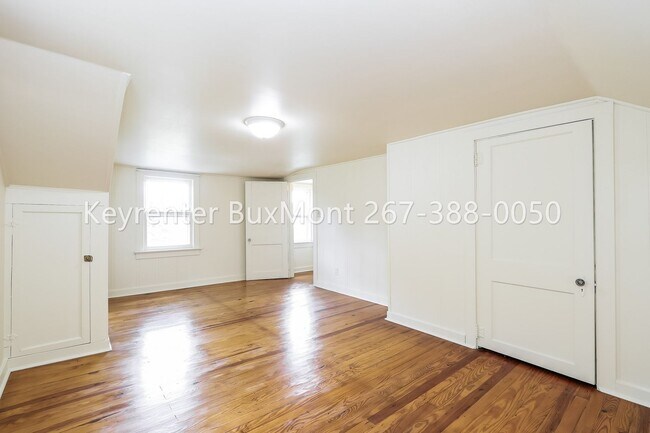 Building Photo - Charming 3-Bedroom, 2-Bath Home with Large Yard and Detached 2-Car Garage