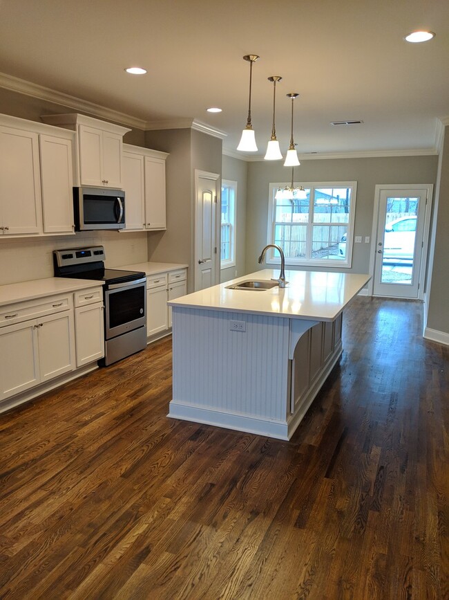 Building Photo - Home For Lease - Convenient Commute to Greater Nashville Area