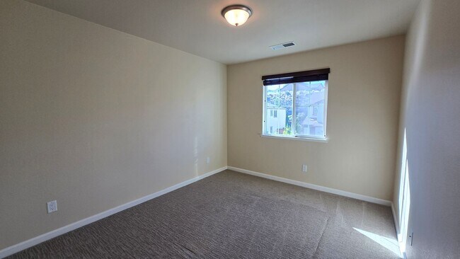 Building Photo - Gated Somersett Home with a View!