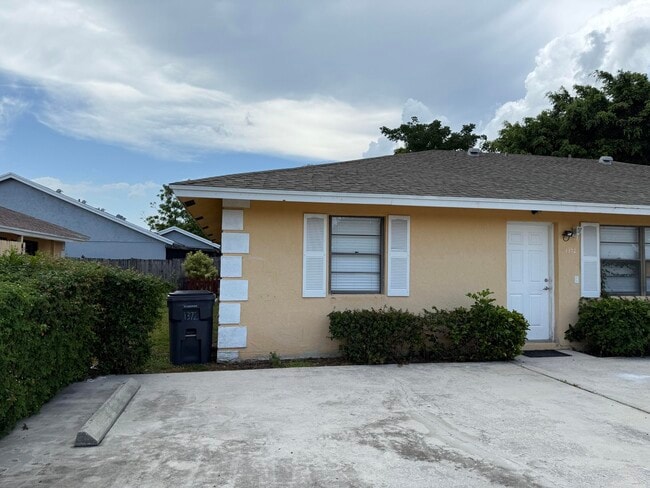 Building Photo - 1370 Birkdale Dr