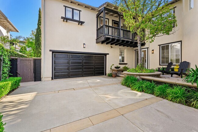 Building Photo - Luxury Living in San Clemente – 5 Bed, 3.5...
