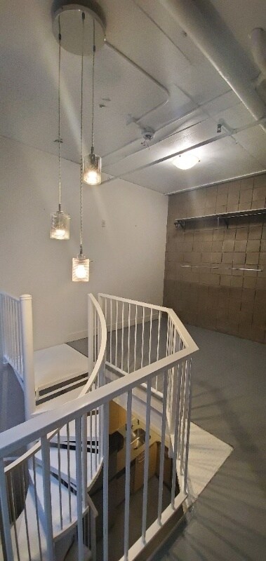 Building Photo - 360 W Broadway