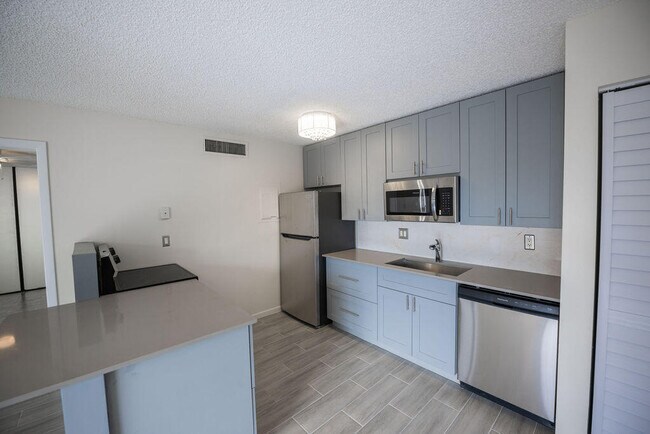 Building Photo - 641 Executive Center Dr