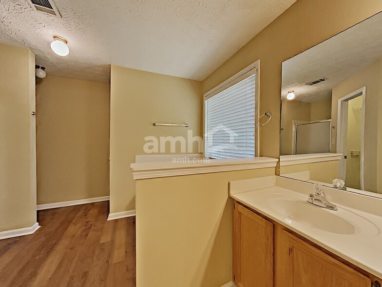 Building Photo - 570 Swan Creek Ct
