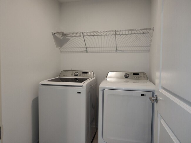 Building Photo - Move-in Ready home Located in The Parkside...