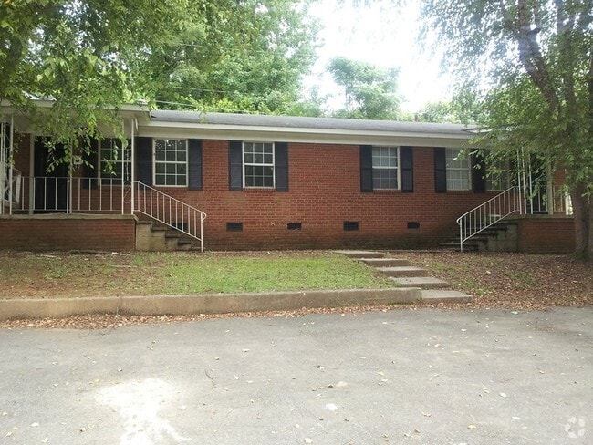 Building Photo - University Townhomes