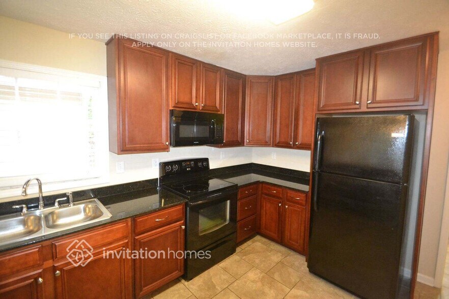 Building Photo - 3335 Revere Cir