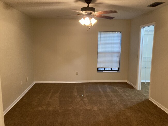 Building Photo - Charming 3 bedroom, 2 bathroom house with ...