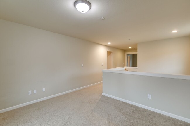 Building Photo - Spacious 4 bedroom home in Redmond!