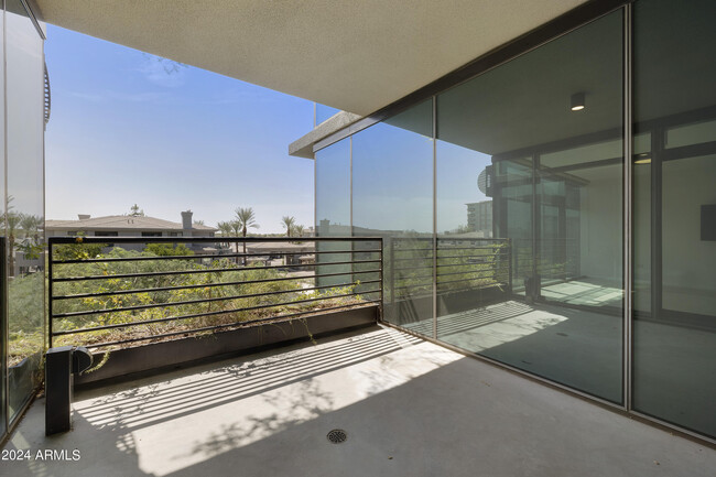 Building Photo - 7120 E Kierland Blvd