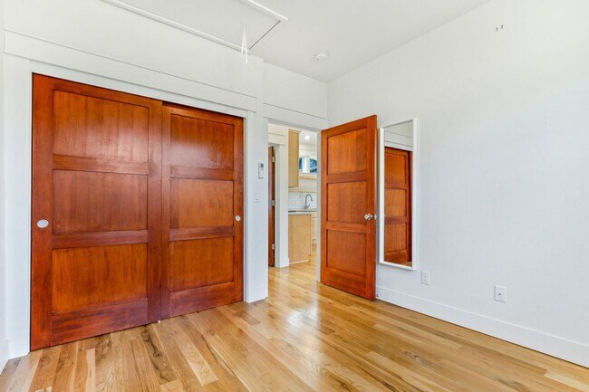 Building Photo - 4030 SE 62nd Ave