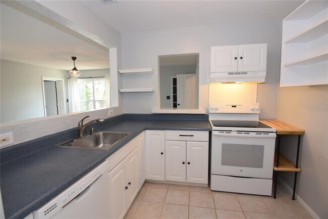 Building Photo - 21572 Edgewater Dr