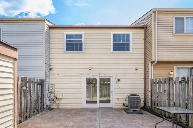 Building Photo - 11724 Rosearbor Ct