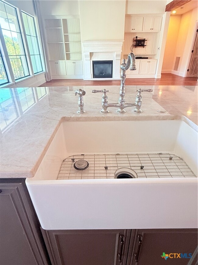 Building Photo - 627 Mission View Ct