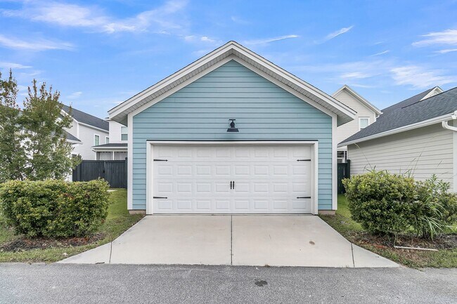 Building Photo - Charming Charleston Home in the Heart of M...