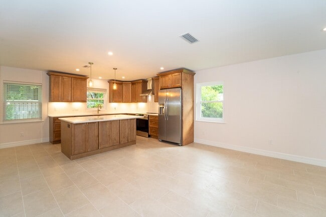 Building Photo - 22 1/2 Fancher Ct