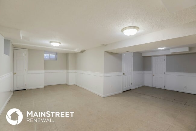 Building Photo - 5212 N Spruce Ave