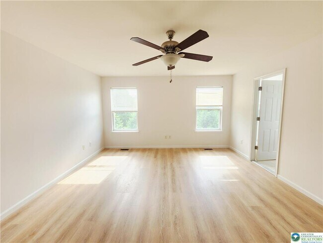 Building Photo - 937 King Way