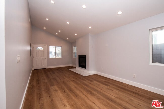 Building Photo - 2208 S Harcourt Ave