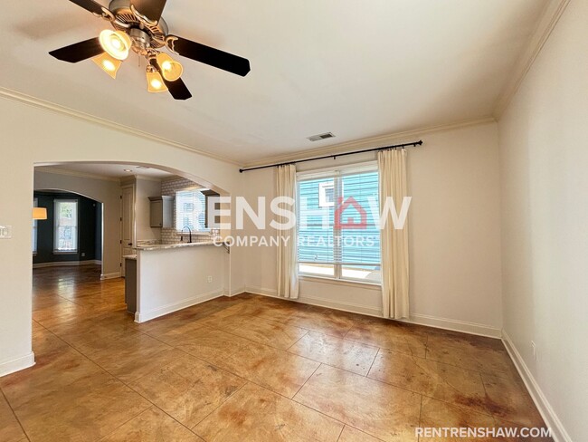 Building Photo - Vibrant Midtown Property - 3 Bedroom / 2.5...