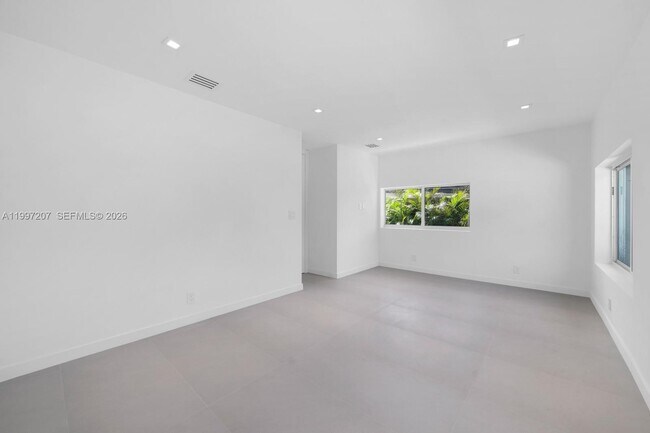 Building Photo - 19721 NE 23rd Ave