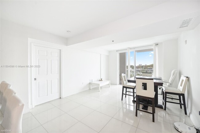 Primary Photo - 2 br, 2 bath Condo - 6362 Collins Avenue, ...