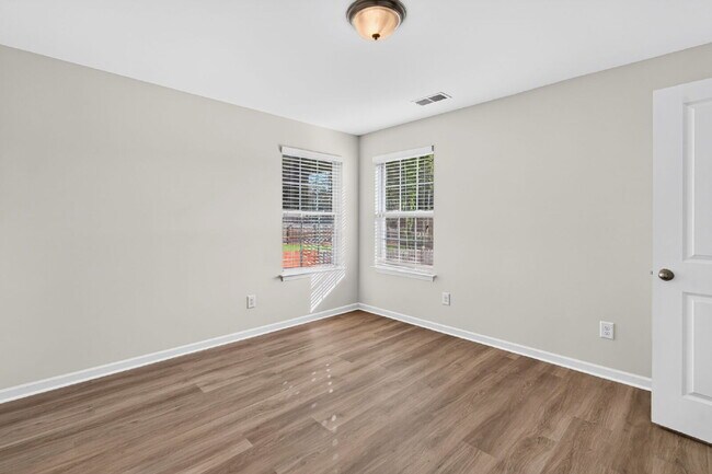 Building Photo - Expansive 4-bedroom, 3.5-bathroom single-family home boasts 3,150 sq. ft.